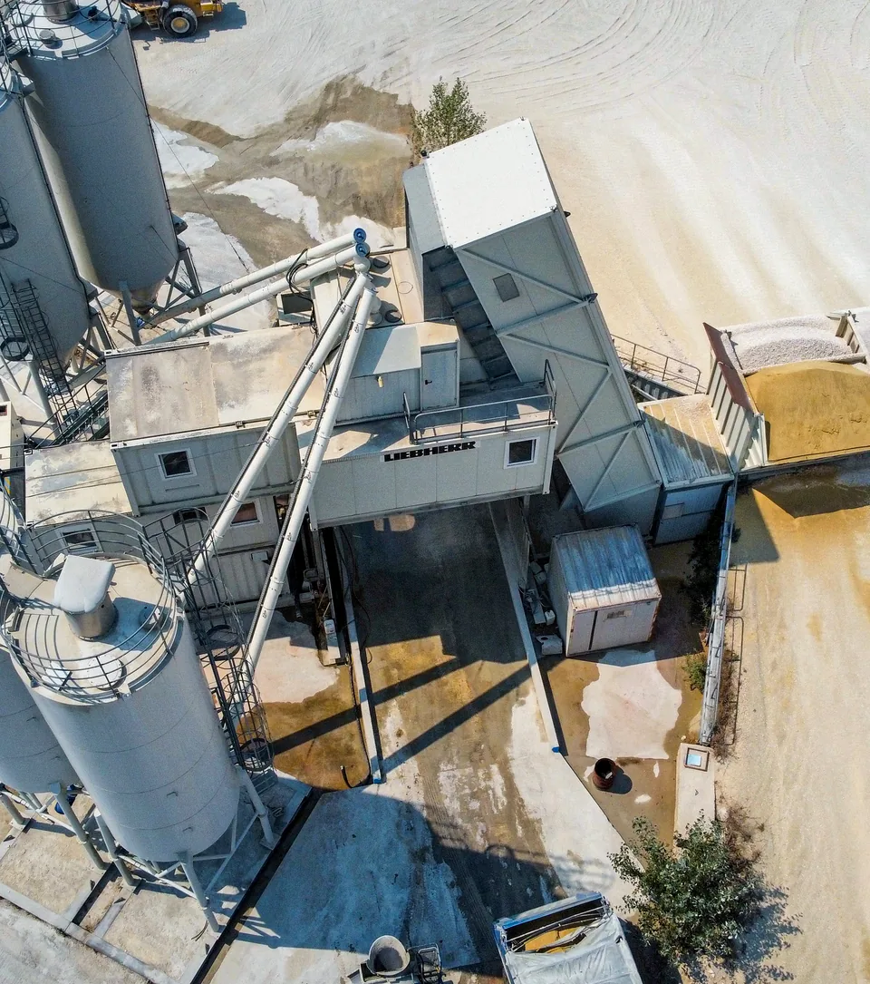 Poste de chargement de la centrale BCGA de Saint-Laurent-la-Vernède, vu du ciel